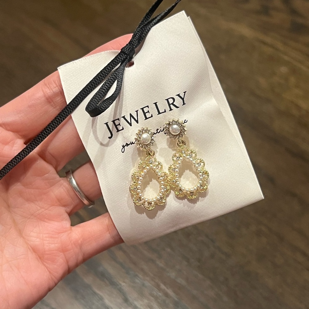 Elegant Gold and Pearl Drop Earrings